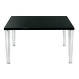 table carré design noire type Top Top avec pieds transparents